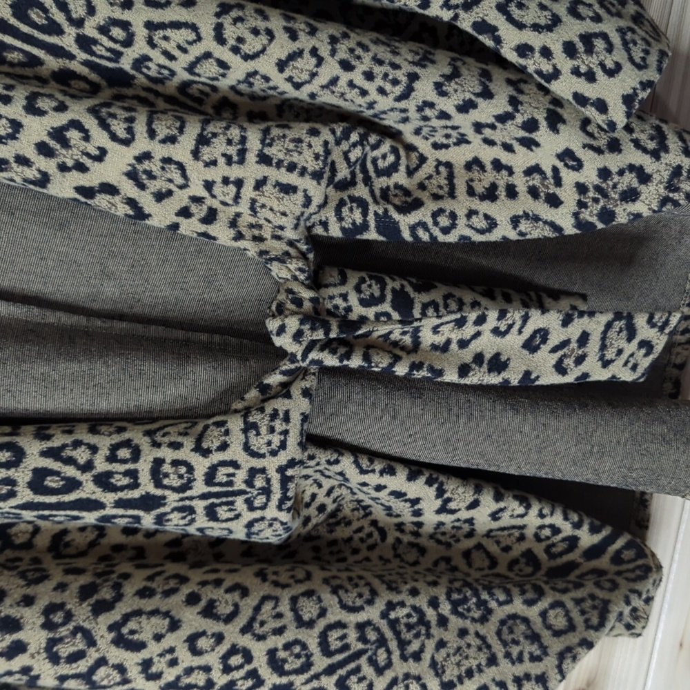 Chico's Top Womens XL Leopard Print Tie Front Shawl Size 3 - Picture 2 of 6